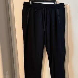 ALO Yoga Men's Black Joggers